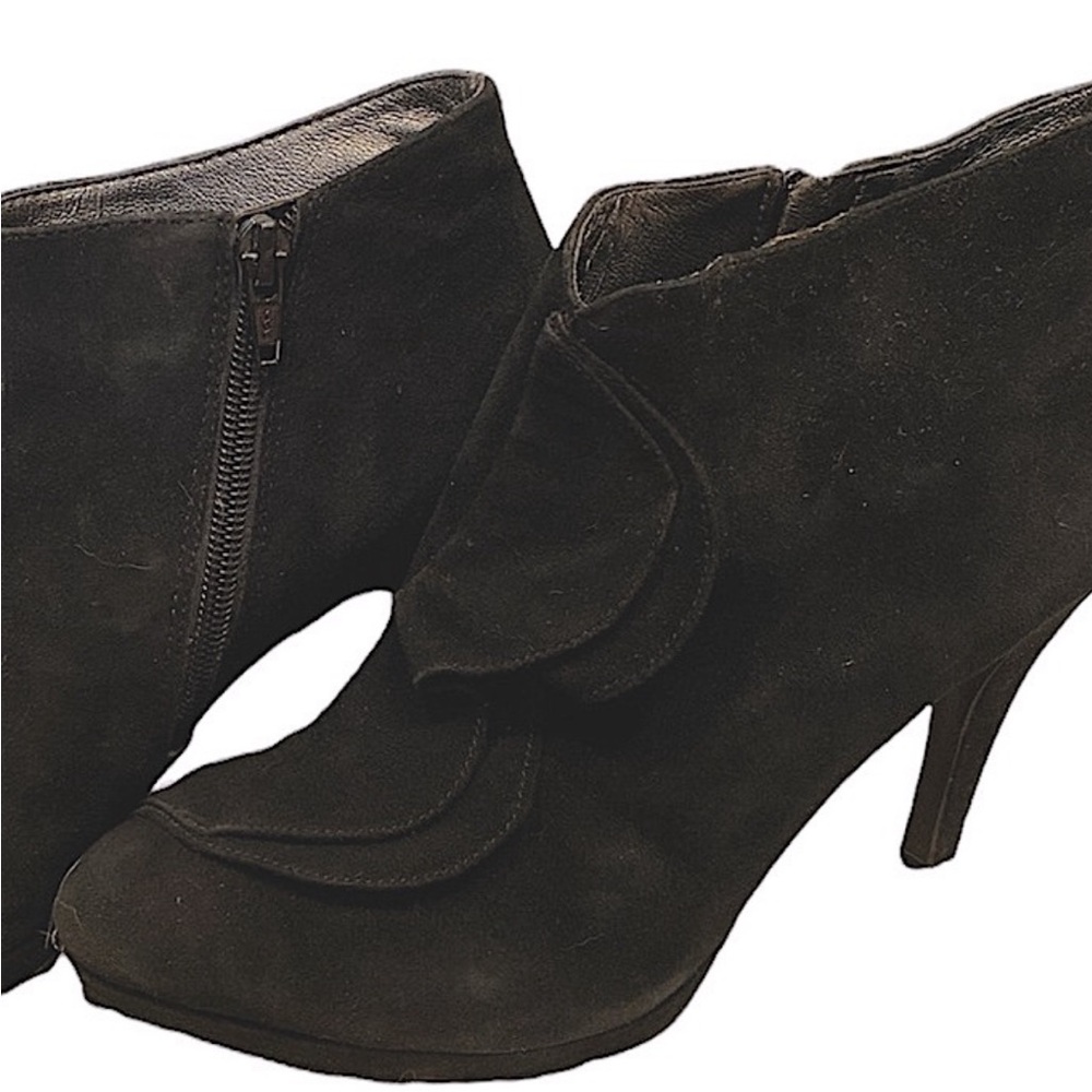 🌟BANANA REPUBLIC: Leather/Velour Ruffle Heels 👠 size 7 1/2